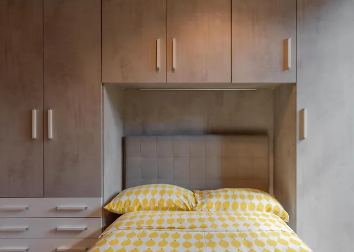 Casa Dora - No Lift 아파트 *